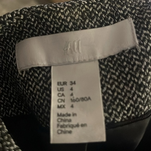 H&M Tweed Flyaway Tuxedo Blazer Open Front Zipper Detail  Ruched Sleeves - Picture 8 of 11